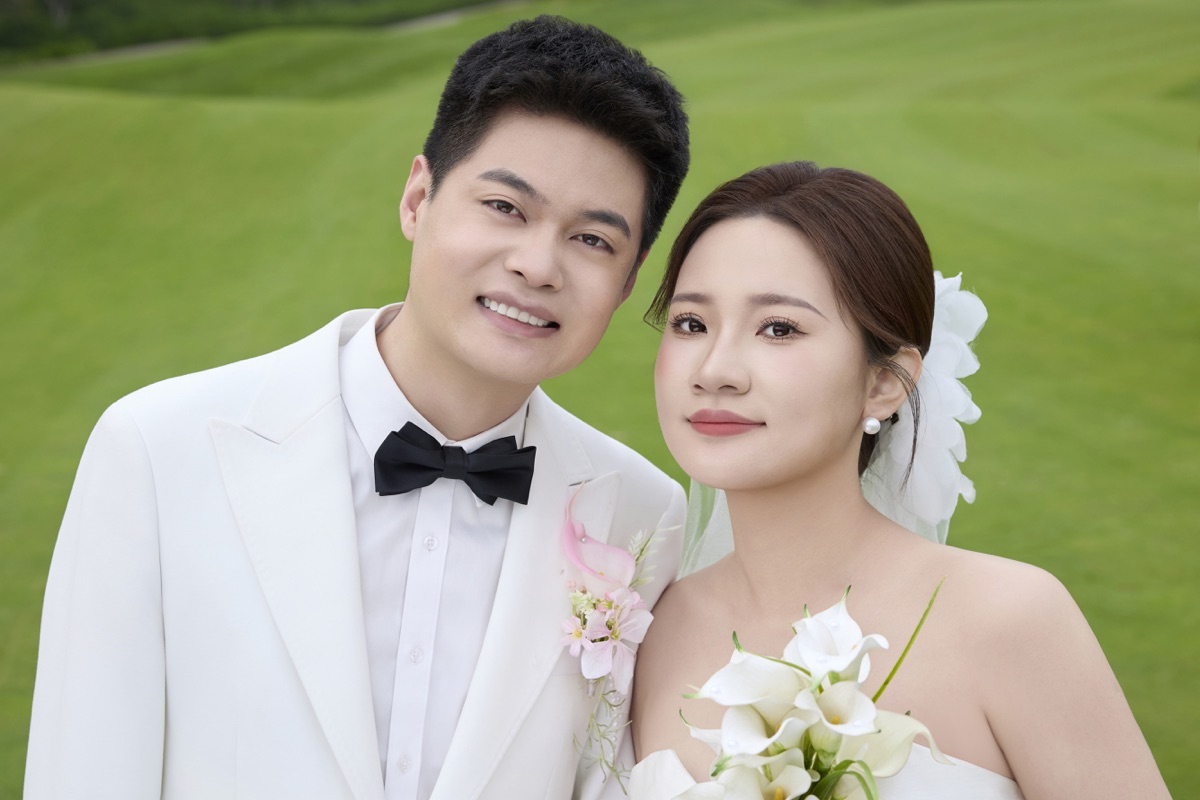 刘鑫与阚丽娜在山水间相伴